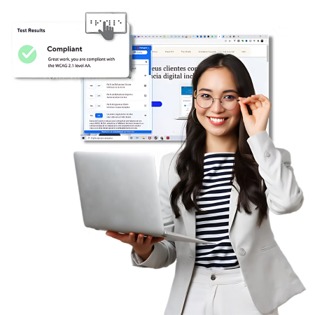 Mulher sorri com um notebook em uma das mãos