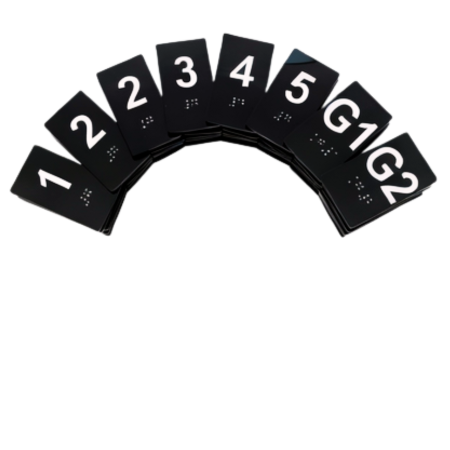 Placas de braile de elevador pretas no fundo branco