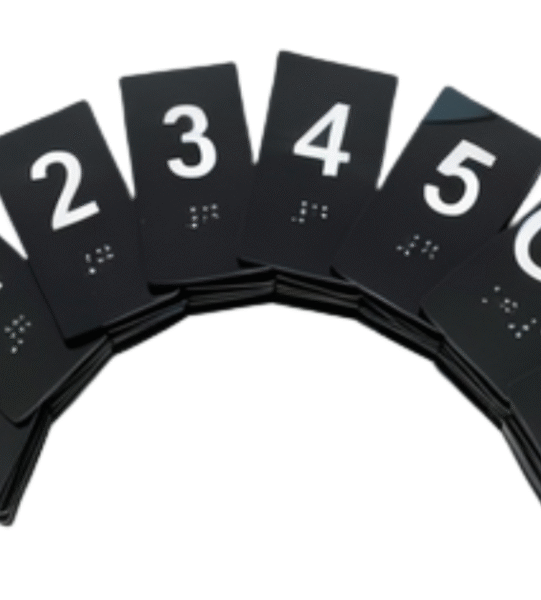 Placas de braile para elevador pretas no fundo branco