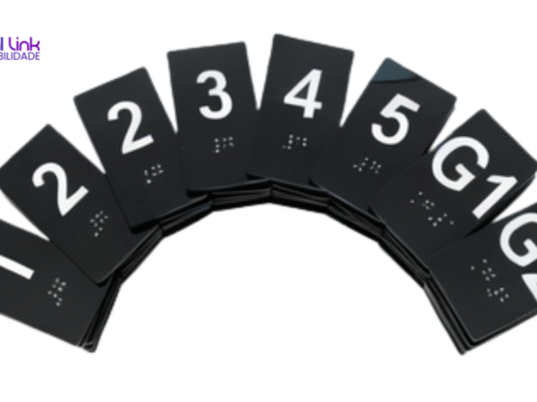Placas de braile para elevador pretas no fundo branco